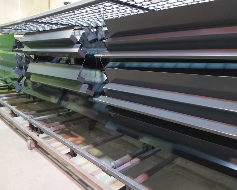 Lakierowanie profili i obróbek  aluminiowych